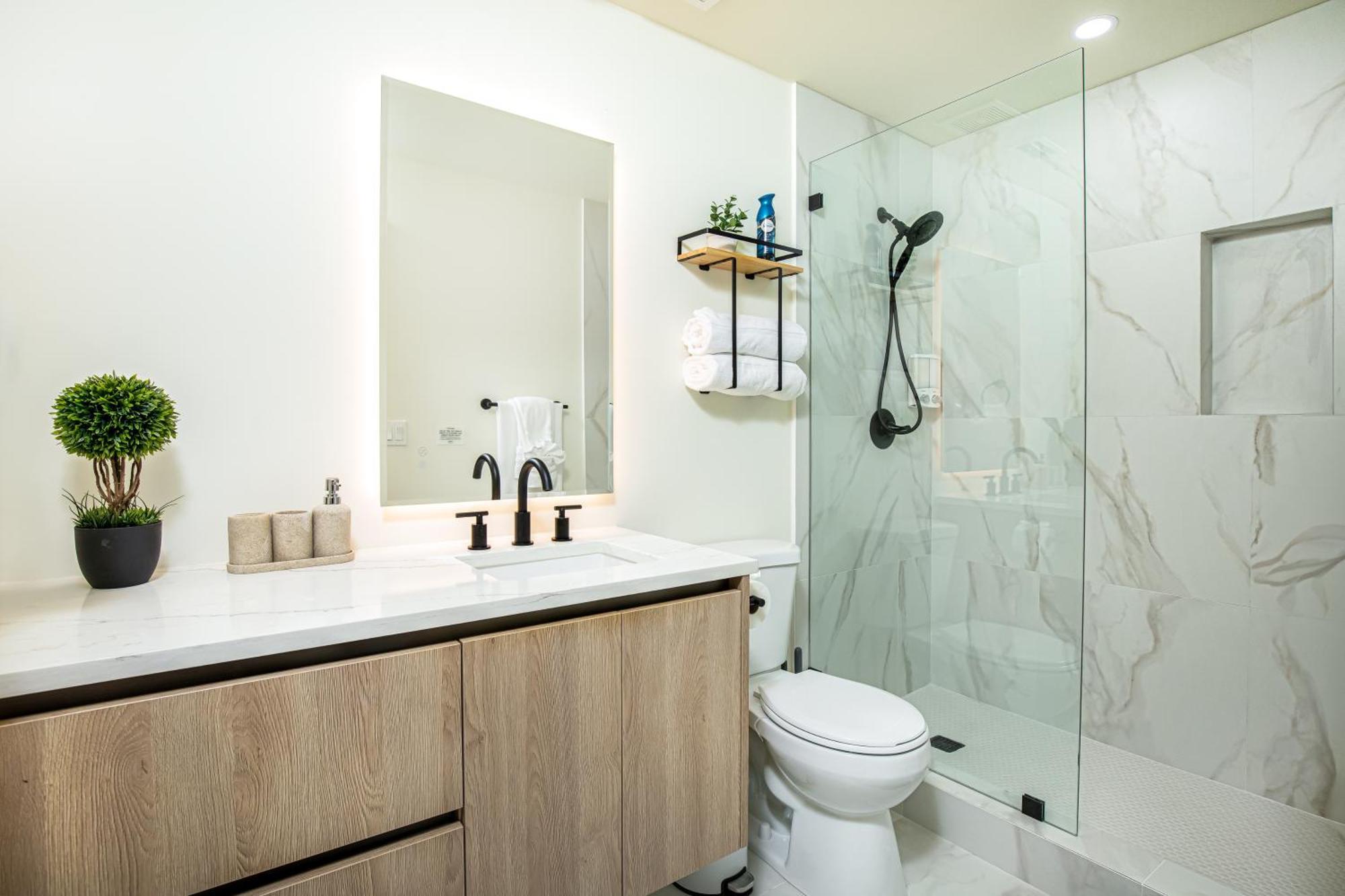 The Boho Bliss - Lakeview Elegance 3Miles Downtown Napoli Bagian luar foto