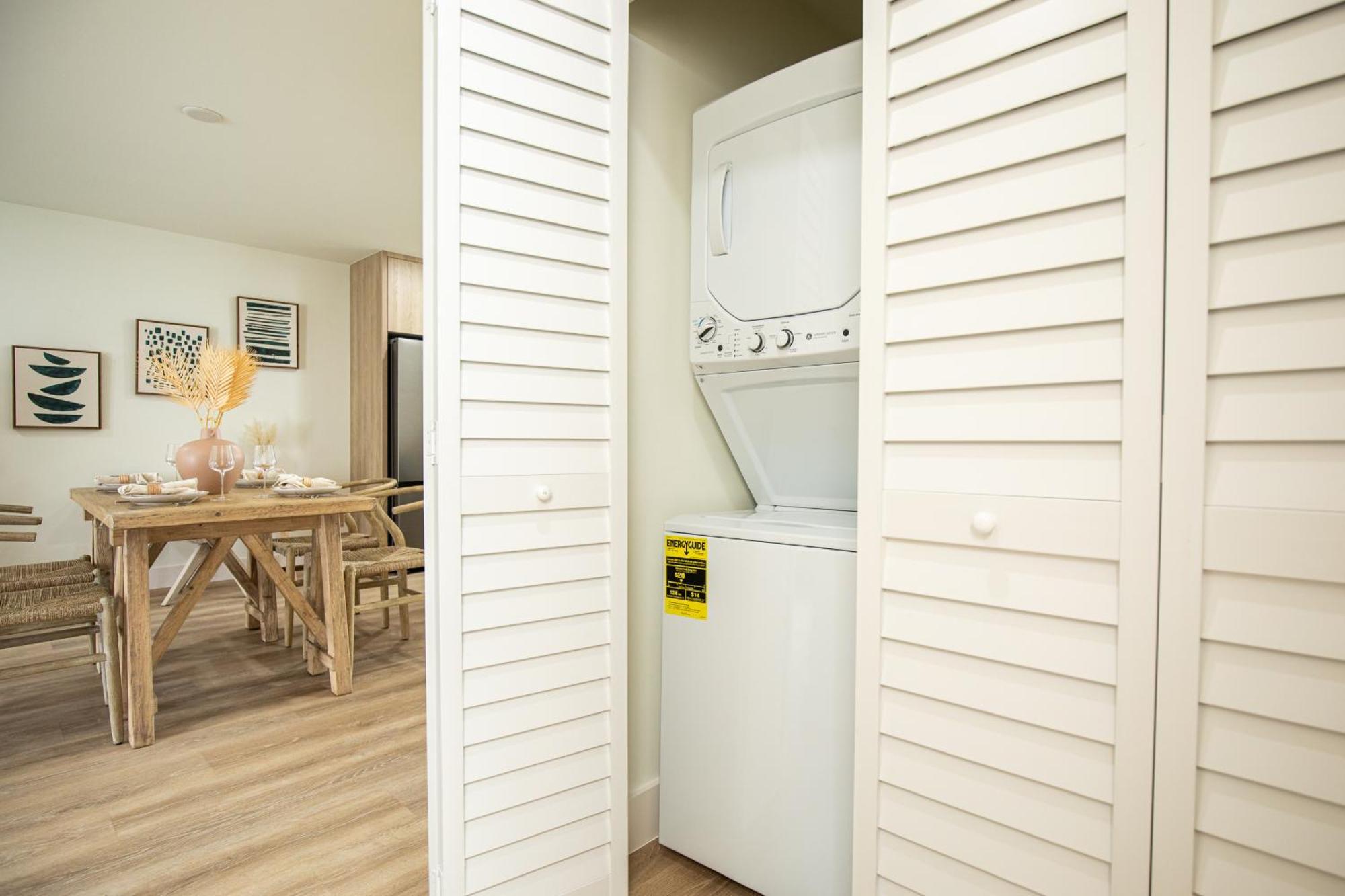 The Boho Bliss - Lakeview Elegance 3Miles Downtown Napoli Bagian luar foto